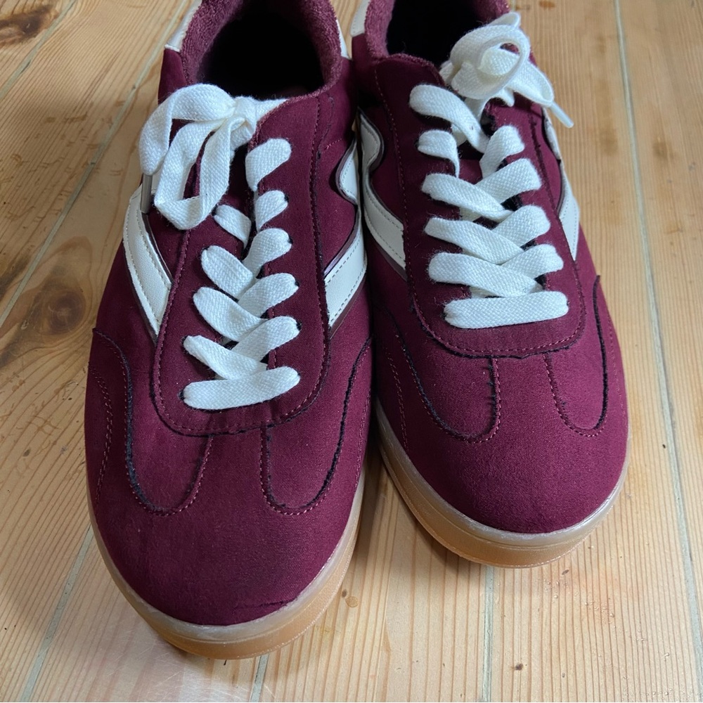 Madden Girl Giia Lace-Up Low Top Sneakers - Picture 3 of 7